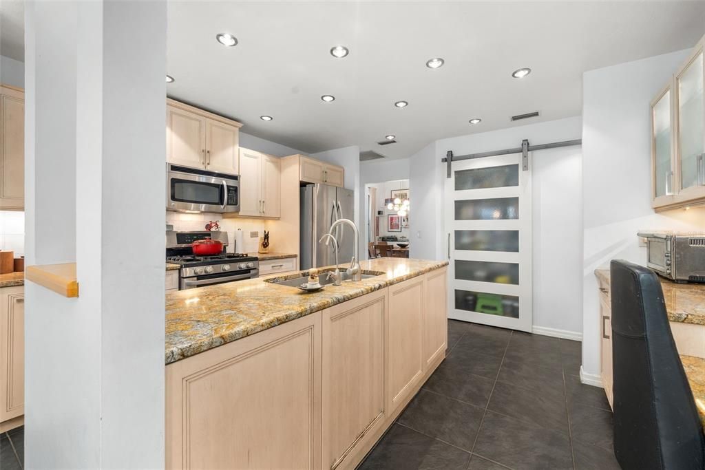En Venta: $449,900 (4 camas, 2 baños, 2015 Pies cuadrados)
