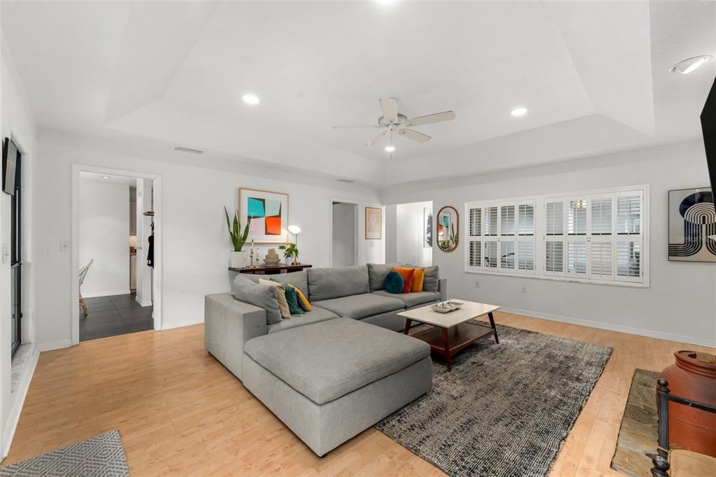 En Venta: $449,900 (4 camas, 2 baños, 2015 Pies cuadrados)