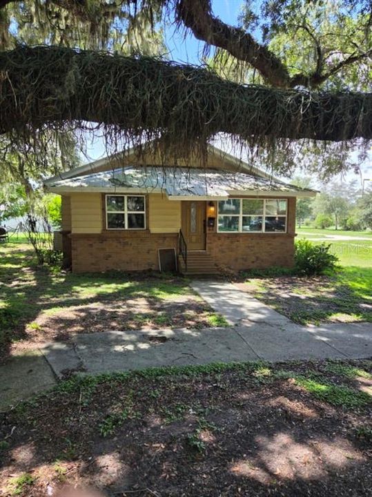 For Sale: $149,900 (2 beds, 1 baths, 1408 Square Feet)