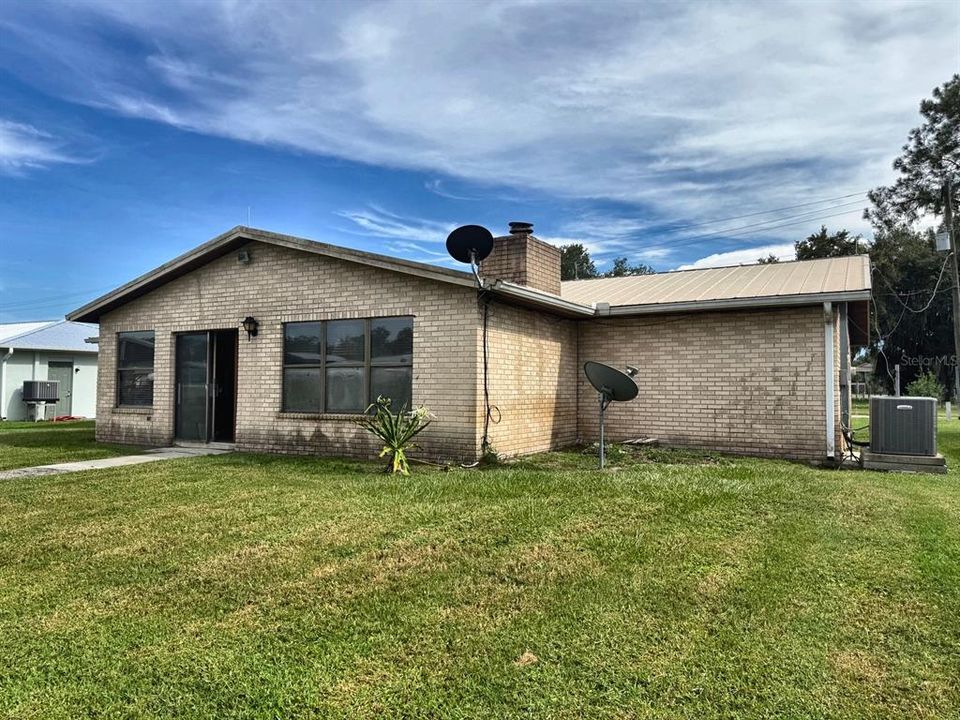 For Sale: $307,000 (3 beds, 2 baths, 1456 Square Feet)