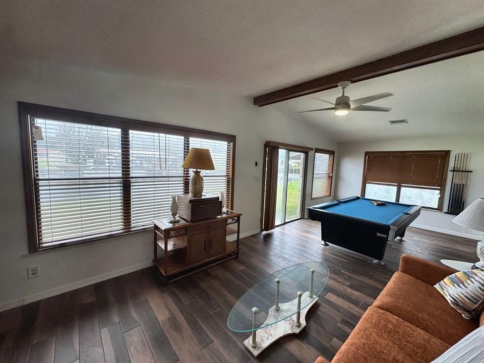 For Sale: $307,000 (3 beds, 2 baths, 1456 Square Feet)