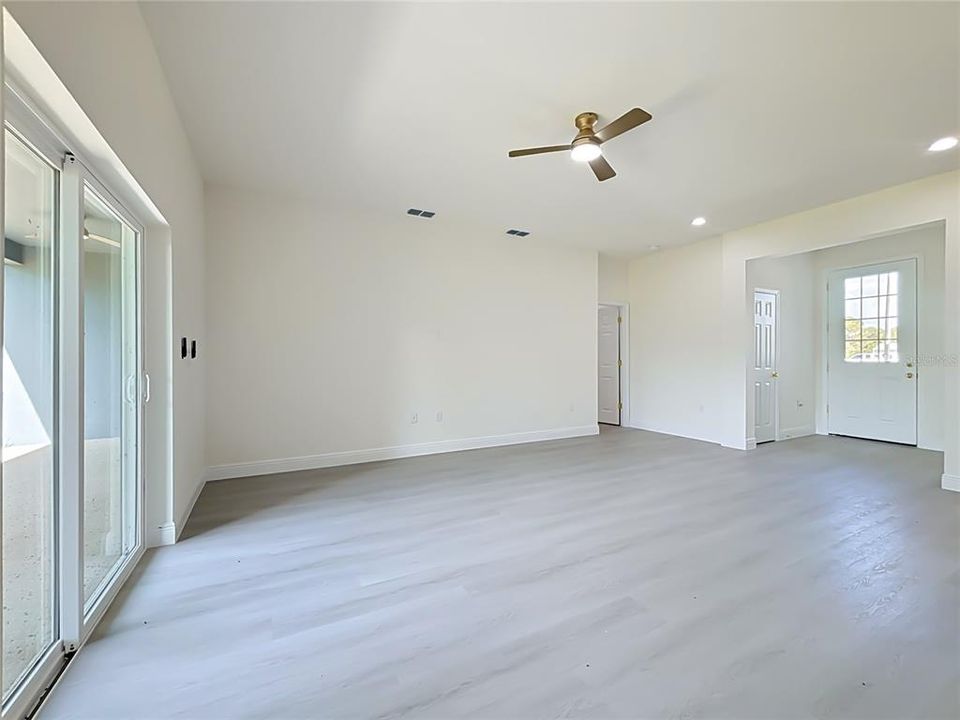 For Sale: $355,000 (4 beds, 3 baths, 2060 Square Feet)