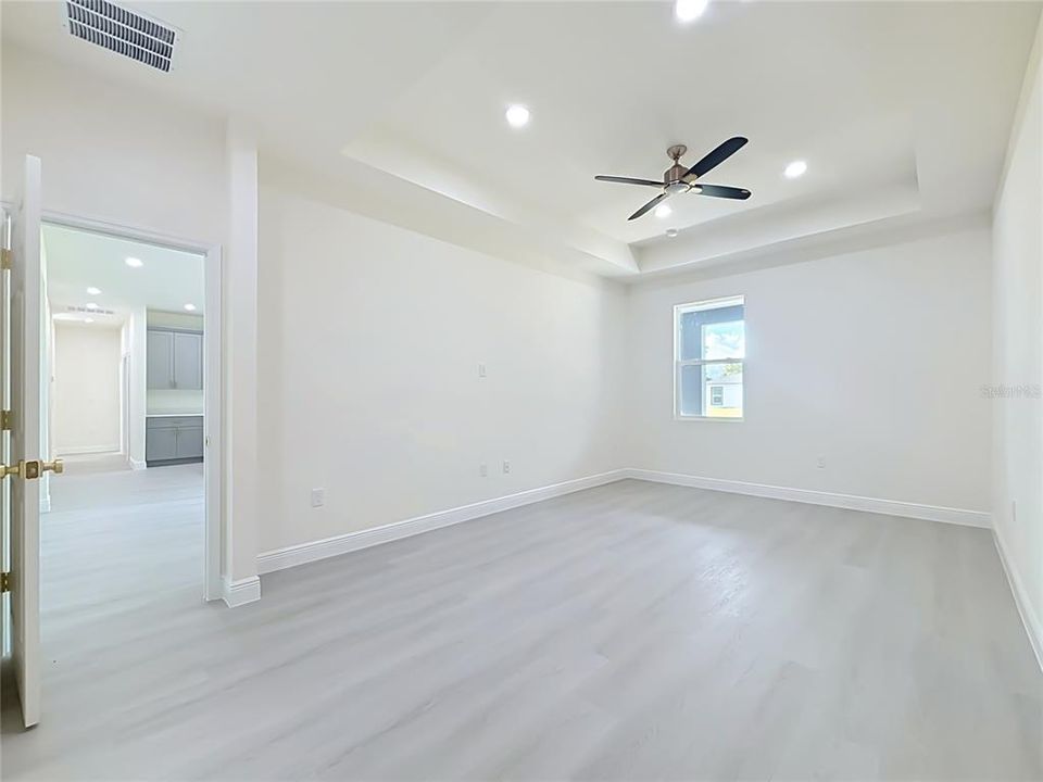 For Sale: $355,000 (4 beds, 3 baths, 2060 Square Feet)