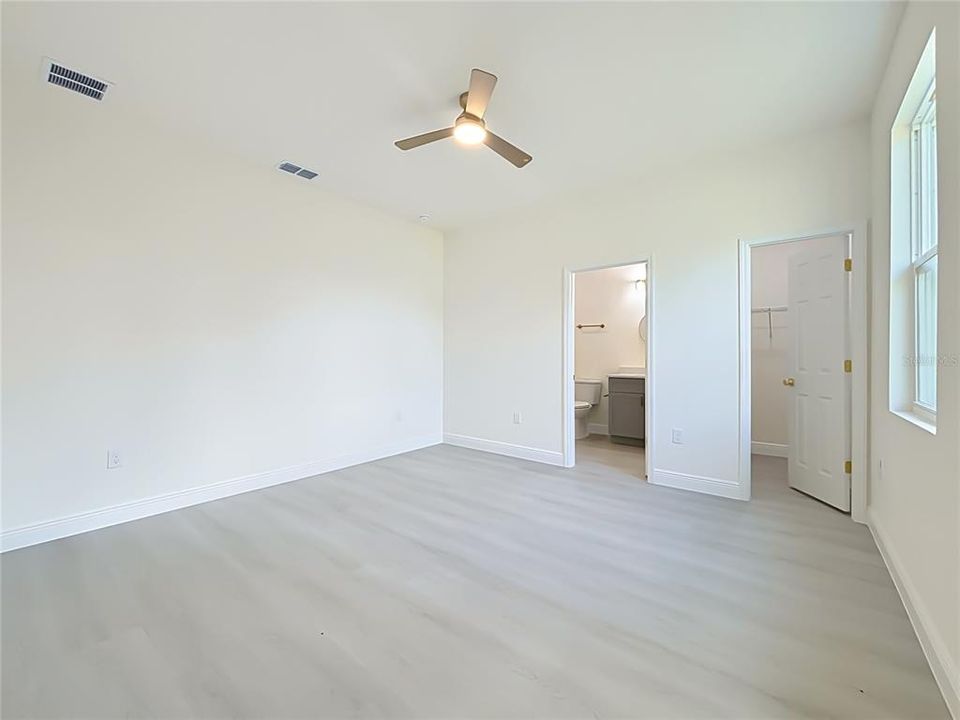 For Sale: $355,000 (4 beds, 3 baths, 2060 Square Feet)