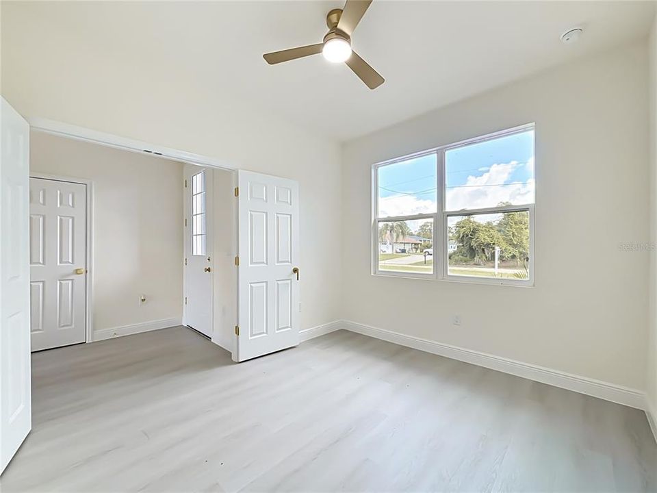 For Sale: $355,000 (4 beds, 3 baths, 2060 Square Feet)