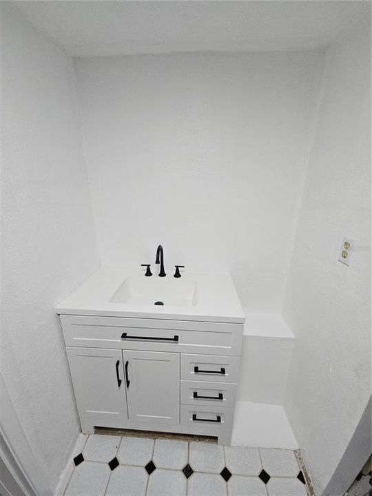 For Rent: $2,295 (3 beds, 2 baths, 1303 Square Feet)