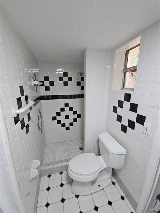 For Rent: $2,295 (3 beds, 2 baths, 1303 Square Feet)