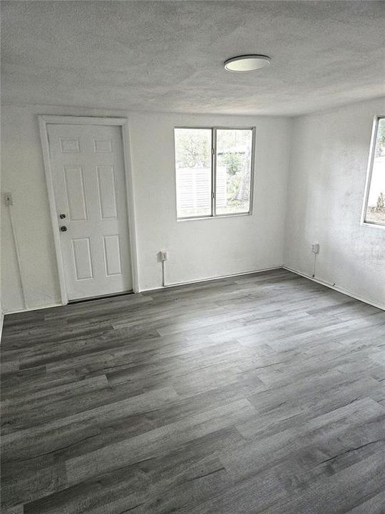 For Rent: $2,295 (3 beds, 2 baths, 1303 Square Feet)