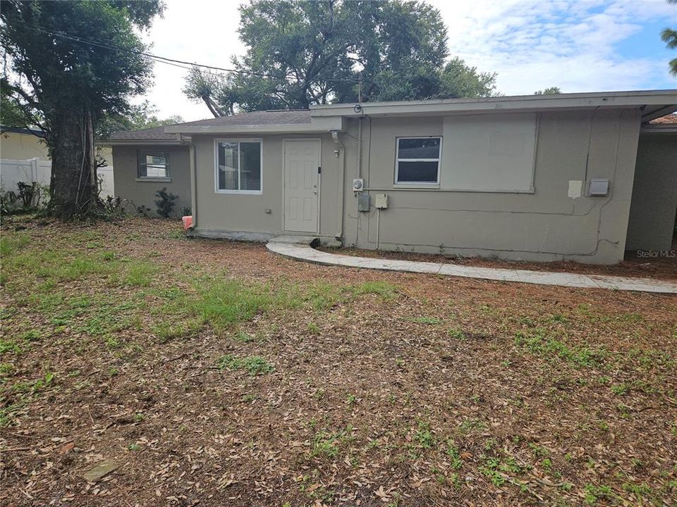 For Rent: $2,295 (3 beds, 2 baths, 1303 Square Feet)