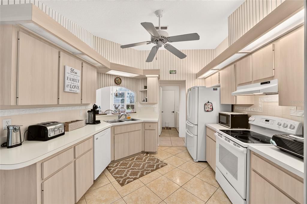 For Sale: $219,500 (2 beds, 2 baths, 1546 Square Feet)