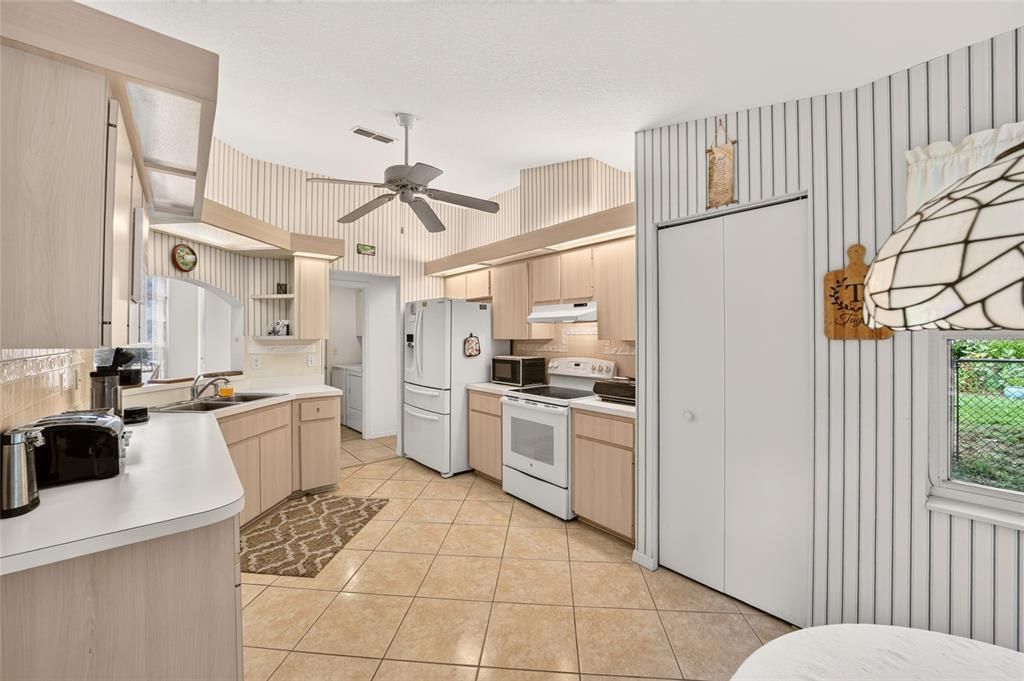 For Sale: $219,500 (2 beds, 2 baths, 1546 Square Feet)