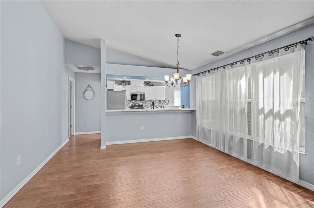 En Venta: $445,000 (3 camas, 2 baños, 2020 Pies cuadrados)
