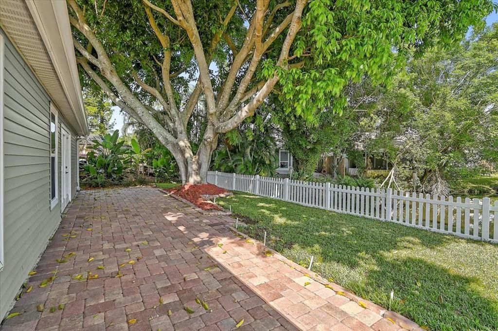 En Venta: $445,000 (3 camas, 2 baños, 2020 Pies cuadrados)