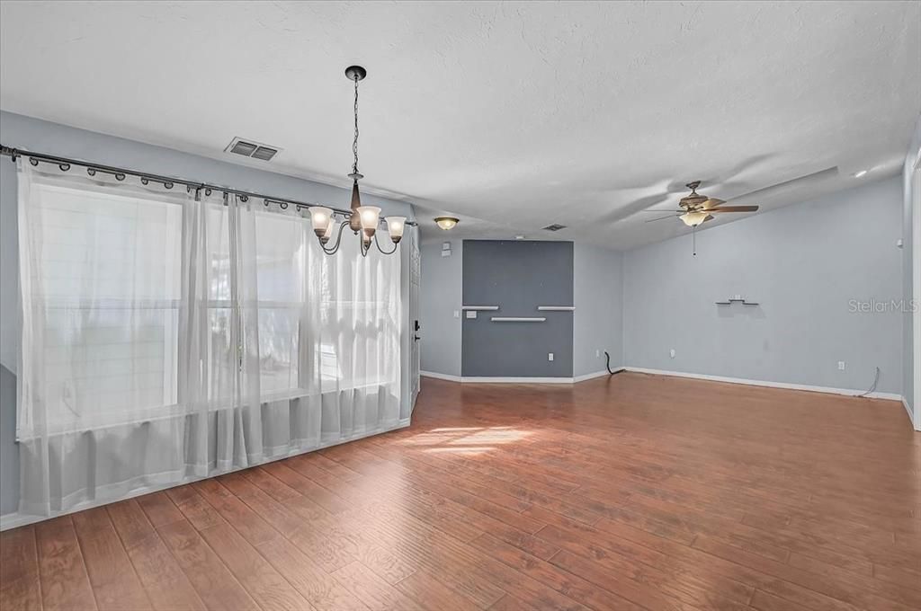 En Venta: $445,000 (3 camas, 2 baños, 2020 Pies cuadrados)