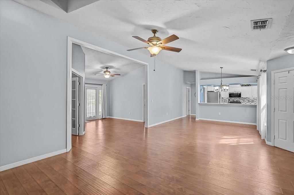 En Venta: $445,000 (3 camas, 2 baños, 2020 Pies cuadrados)
