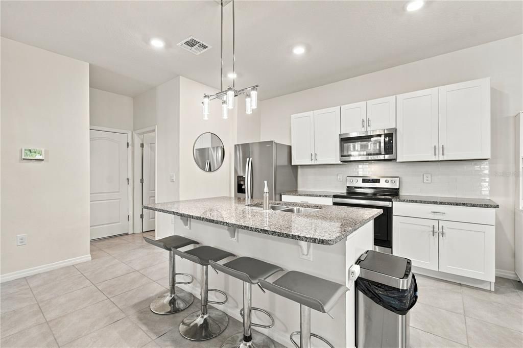 For Sale: $317,000 (3 beds, 2 baths, 1672 Square Feet)