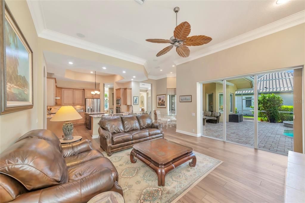 En Venta: $845,000 (3 camas, 3 baños, 2852 Pies cuadrados)