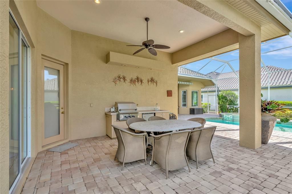 En Venta: $845,000 (3 camas, 3 baños, 2852 Pies cuadrados)