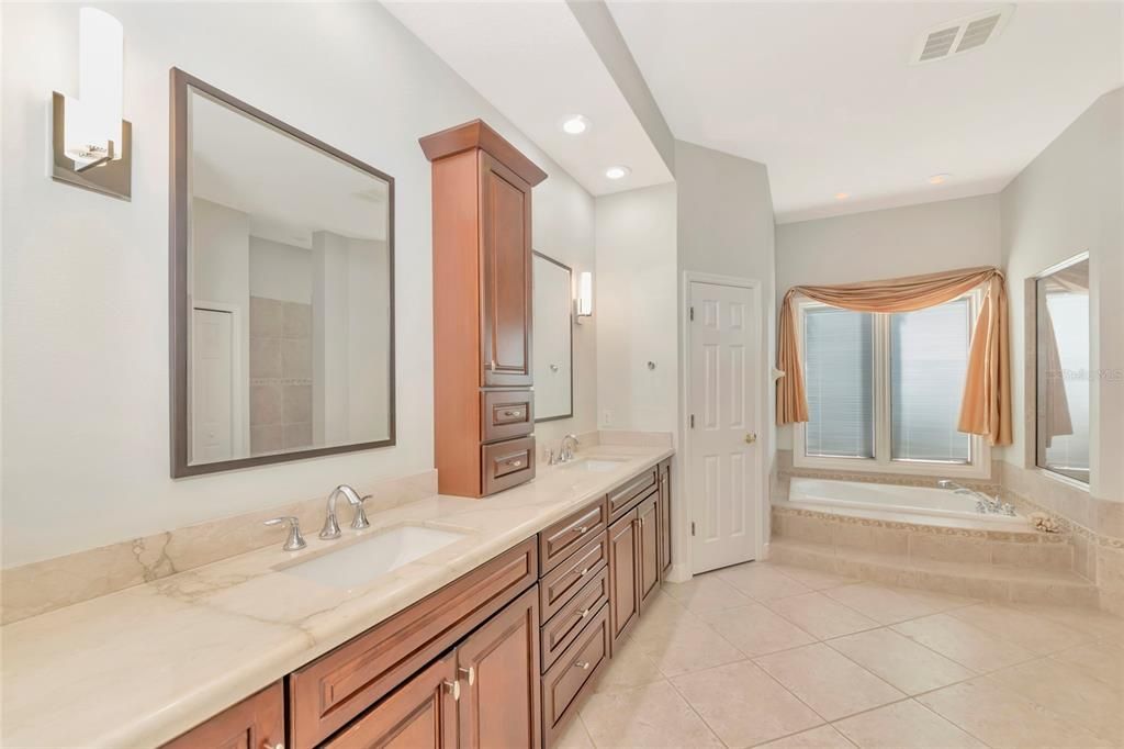En Venta: $845,000 (3 camas, 3 baños, 2852 Pies cuadrados)
