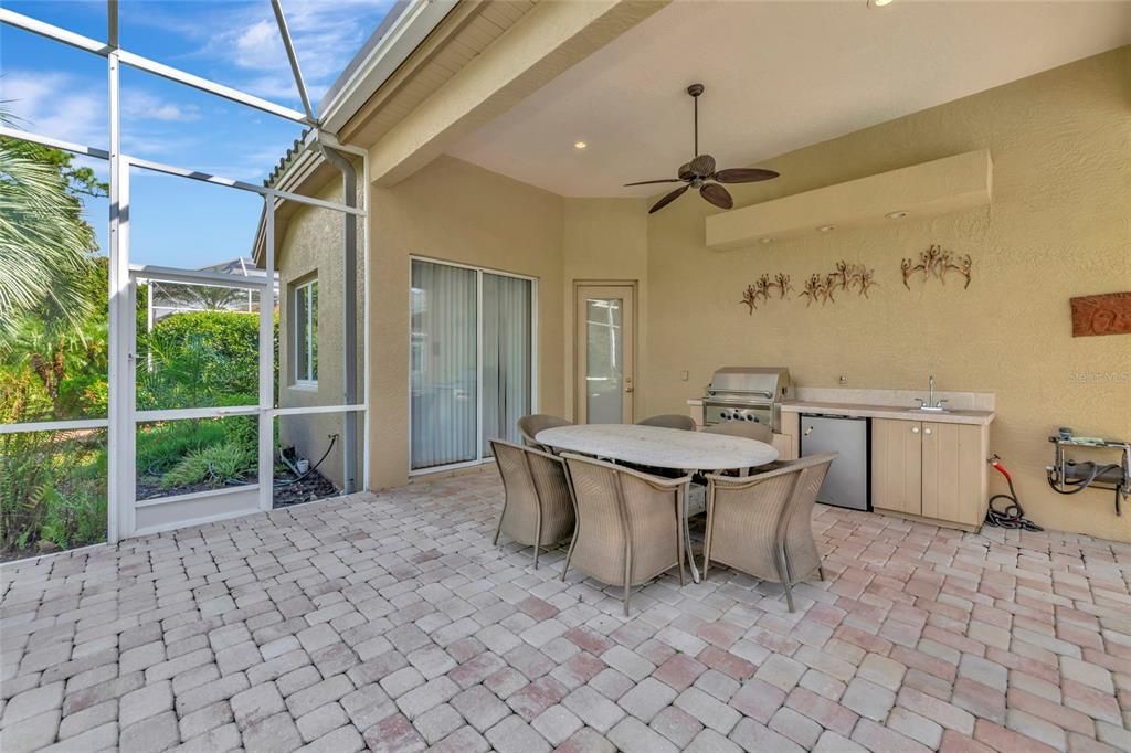 En Venta: $845,000 (3 camas, 3 baños, 2852 Pies cuadrados)