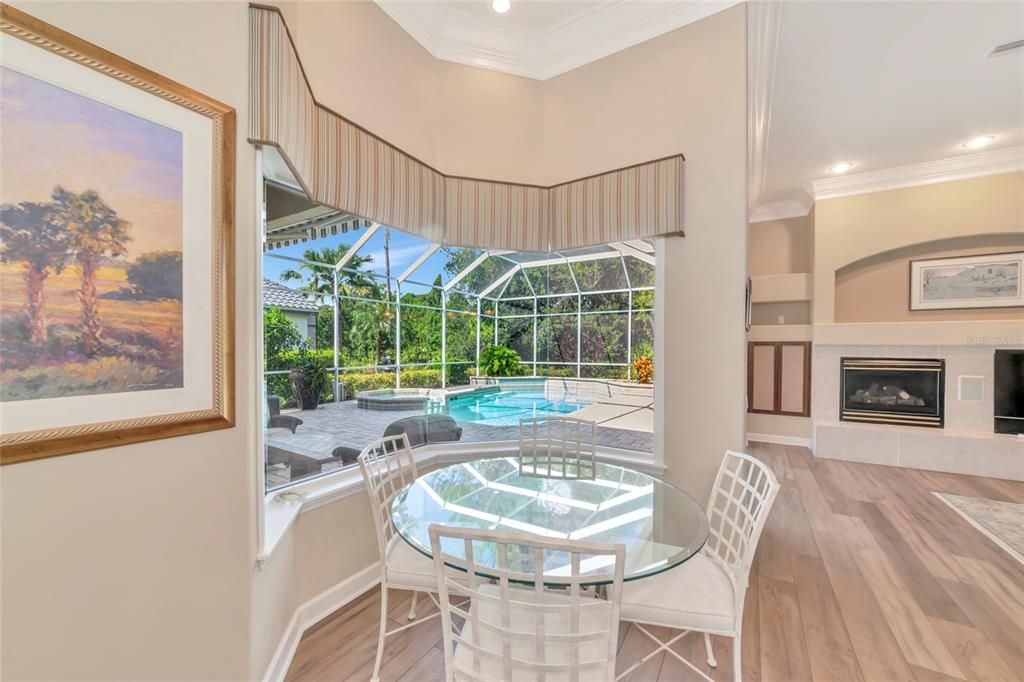En Venta: $845,000 (3 camas, 3 baños, 2852 Pies cuadrados)