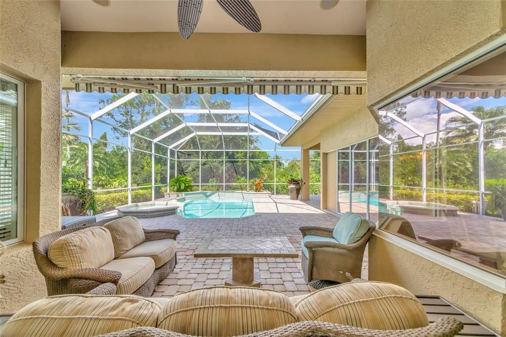 En Venta: $845,000 (3 camas, 3 baños, 2852 Pies cuadrados)