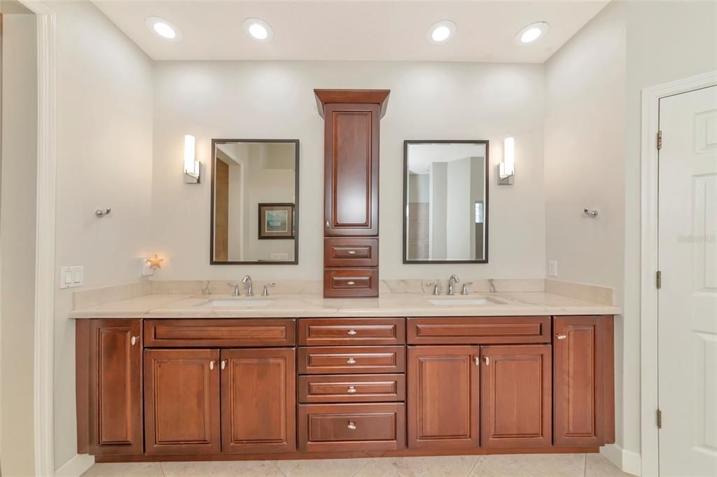 En Venta: $845,000 (3 camas, 3 baños, 2852 Pies cuadrados)