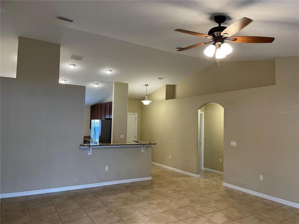 For Rent: $2,100 (4 beds, 2 baths, 1827 Square Feet)