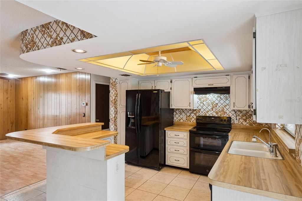 For Sale: $520,000 (4 beds, 2 baths, 2000 Square Feet)