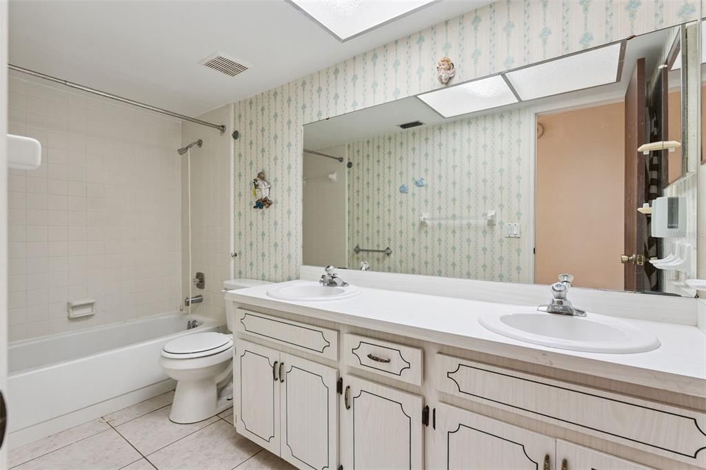 For Sale: $520,000 (4 beds, 2 baths, 2000 Square Feet)