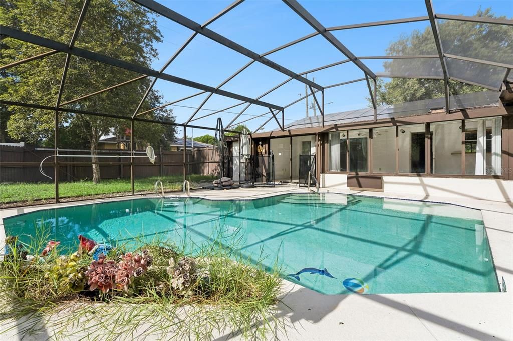 For Sale: $520,000 (4 beds, 2 baths, 2000 Square Feet)