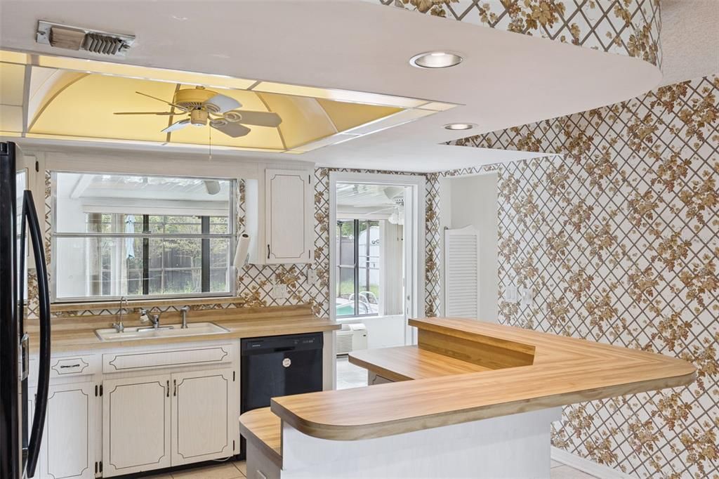 For Sale: $520,000 (4 beds, 2 baths, 2000 Square Feet)