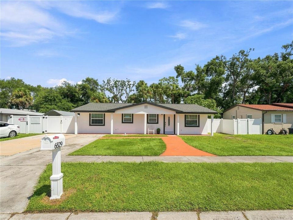 For Sale: $560,000 (7 beds, 5 baths, 1935 Square Feet)