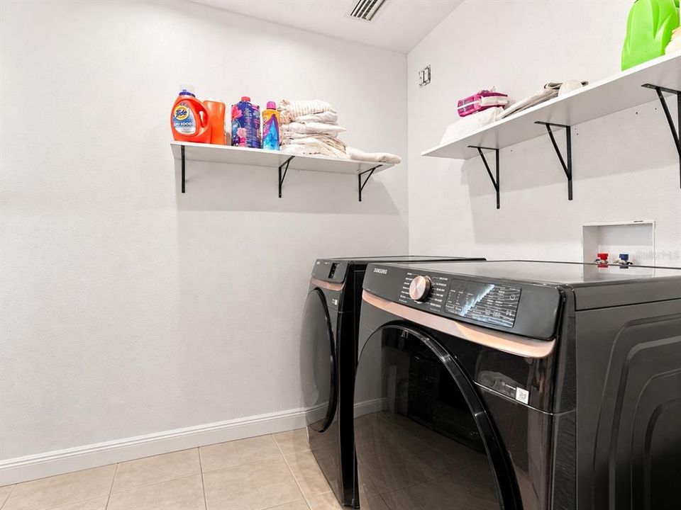 For Sale: $560,000 (7 beds, 5 baths, 1935 Square Feet)