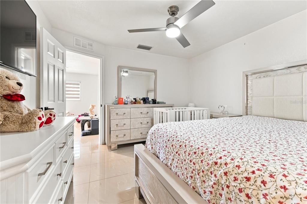 For Sale: $560,000 (7 beds, 5 baths, 1935 Square Feet)
