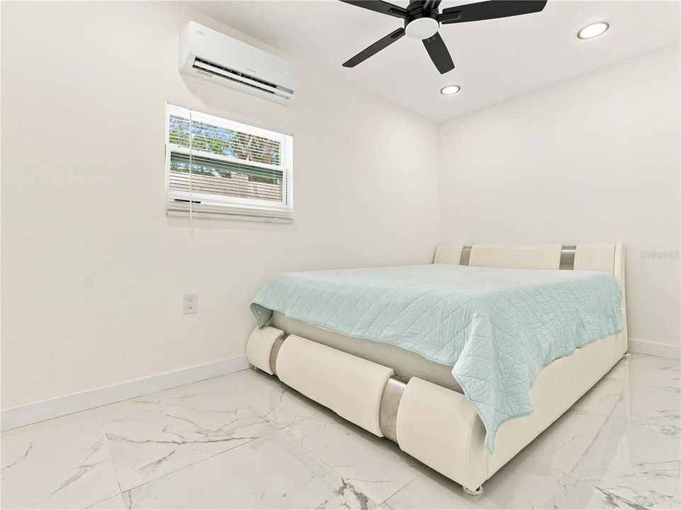 For Sale: $560,000 (7 beds, 5 baths, 1935 Square Feet)