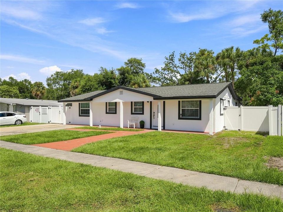 For Sale: $560,000 (7 beds, 5 baths, 1935 Square Feet)