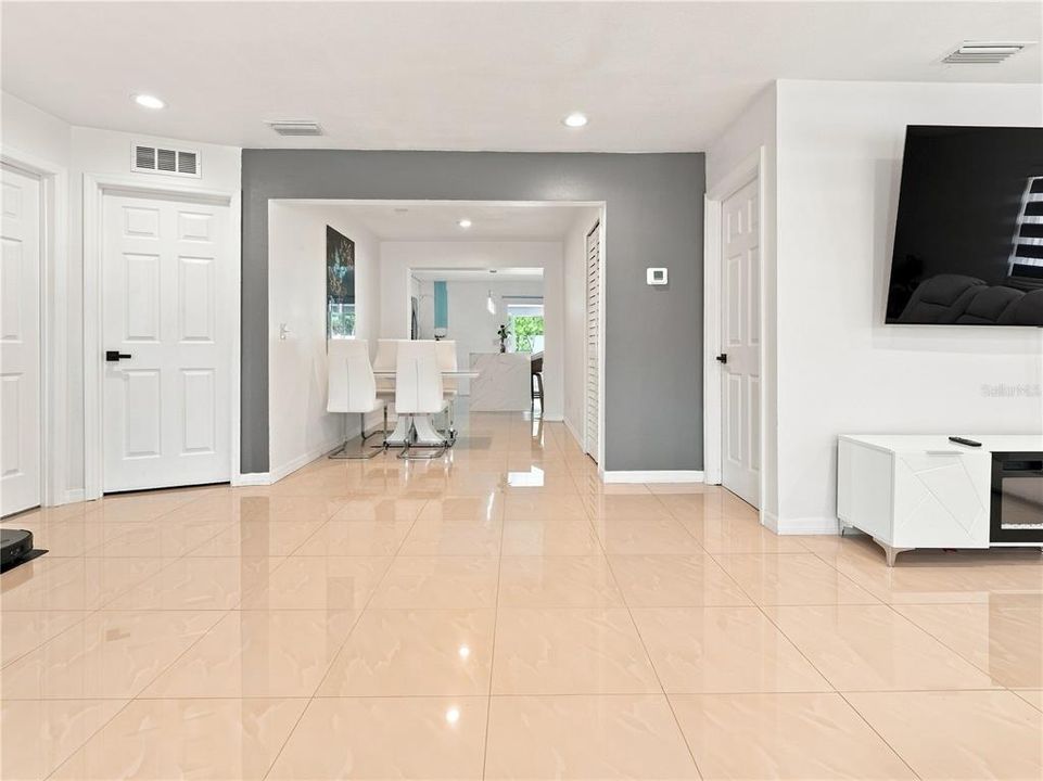 For Sale: $560,000 (7 beds, 5 baths, 1935 Square Feet)