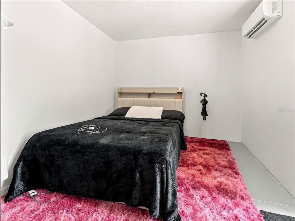 For Sale: $560,000 (7 beds, 5 baths, 1935 Square Feet)