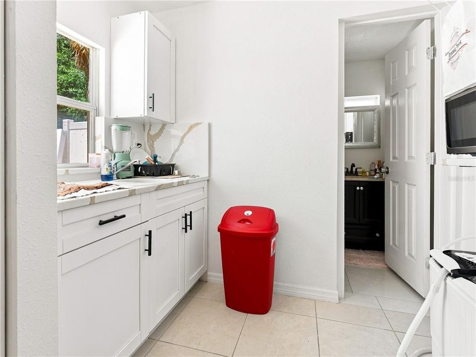 For Sale: $560,000 (7 beds, 5 baths, 1935 Square Feet)