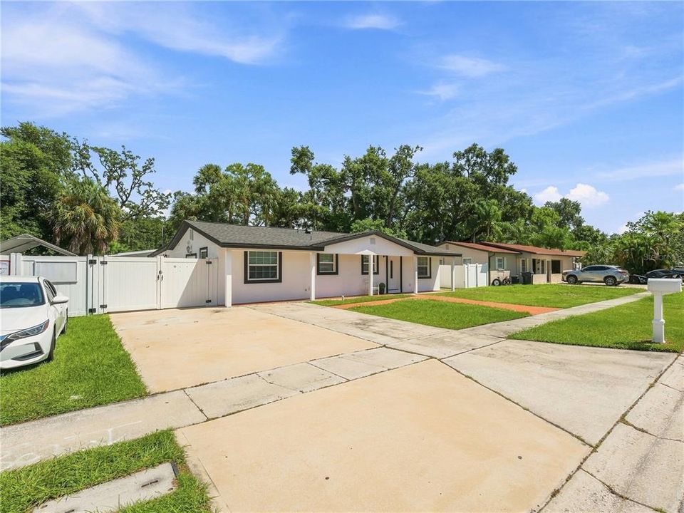For Sale: $560,000 (7 beds, 5 baths, 1935 Square Feet)