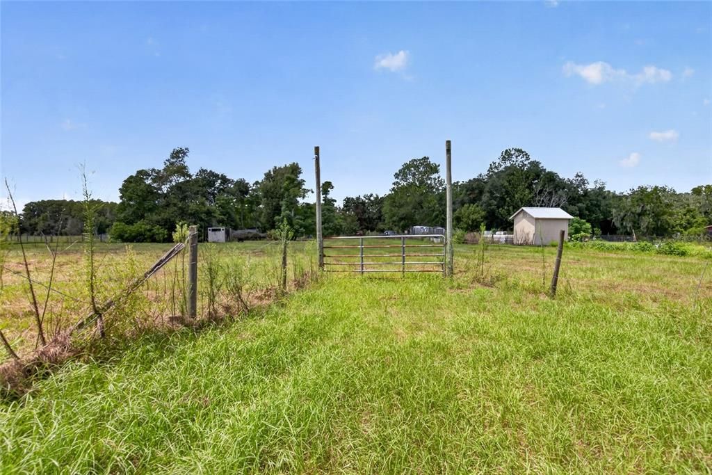 For Sale: $224,997 (3 beds, 2 baths, 924 Square Feet)