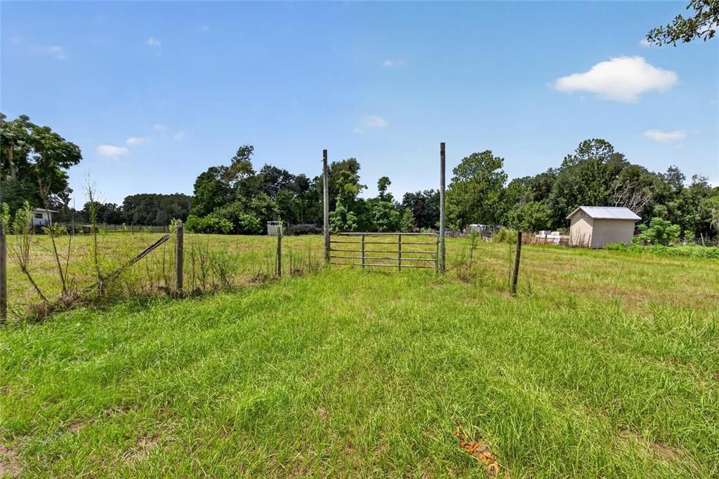 For Sale: $224,997 (3 beds, 2 baths, 924 Square Feet)