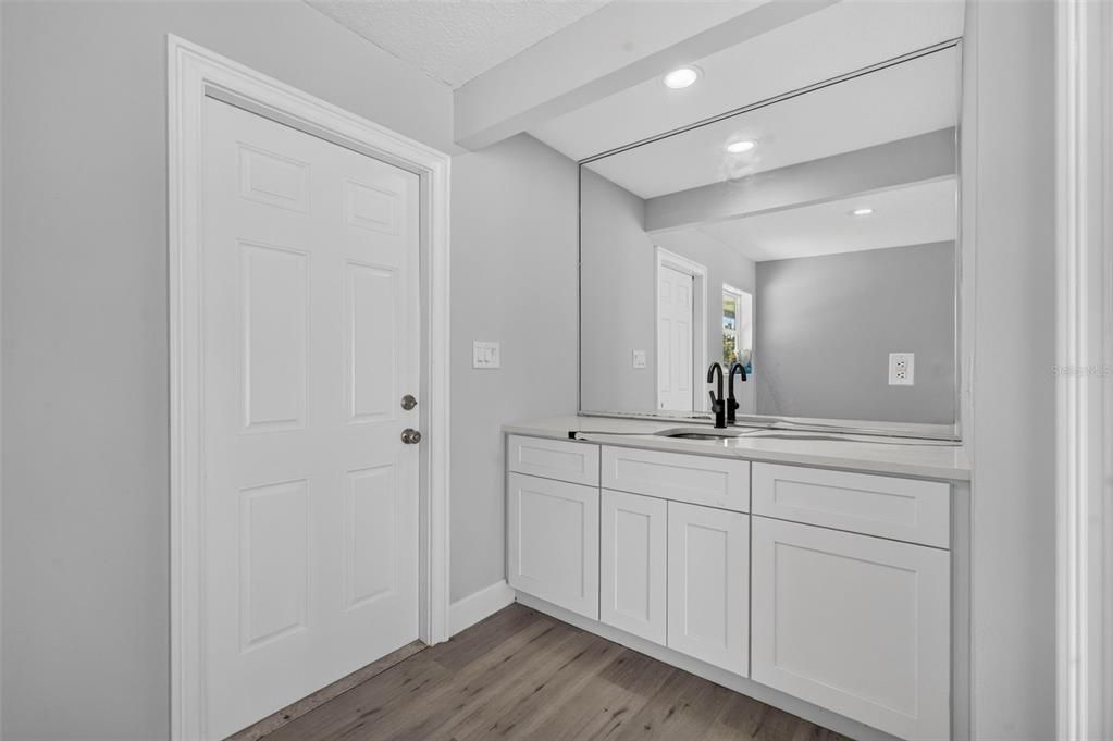 En Venta: $1,749,900 (4 camas, 2 baños, 2716 Pies cuadrados)