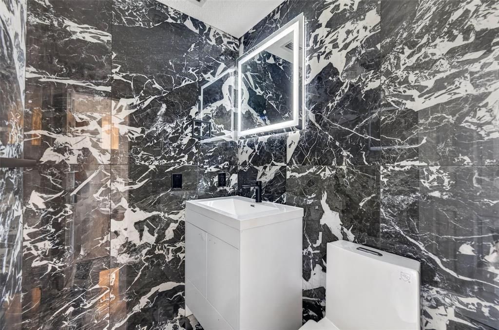 En Venta: $1,749,900 (4 camas, 2 baños, 2716 Pies cuadrados)