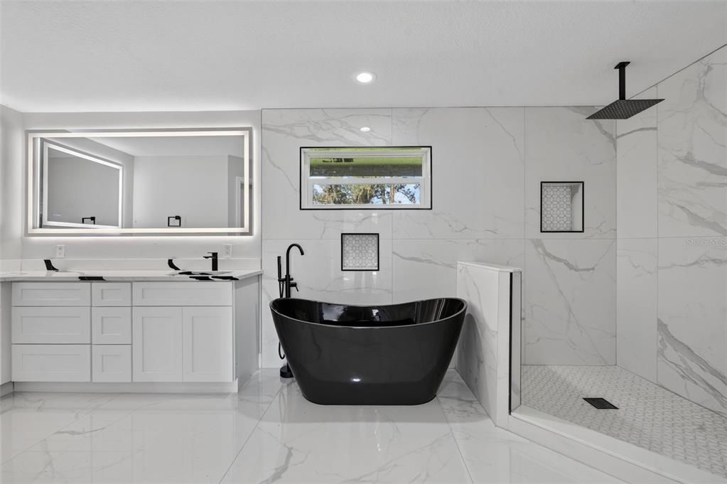 En Venta: $1,749,900 (4 camas, 2 baños, 2716 Pies cuadrados)