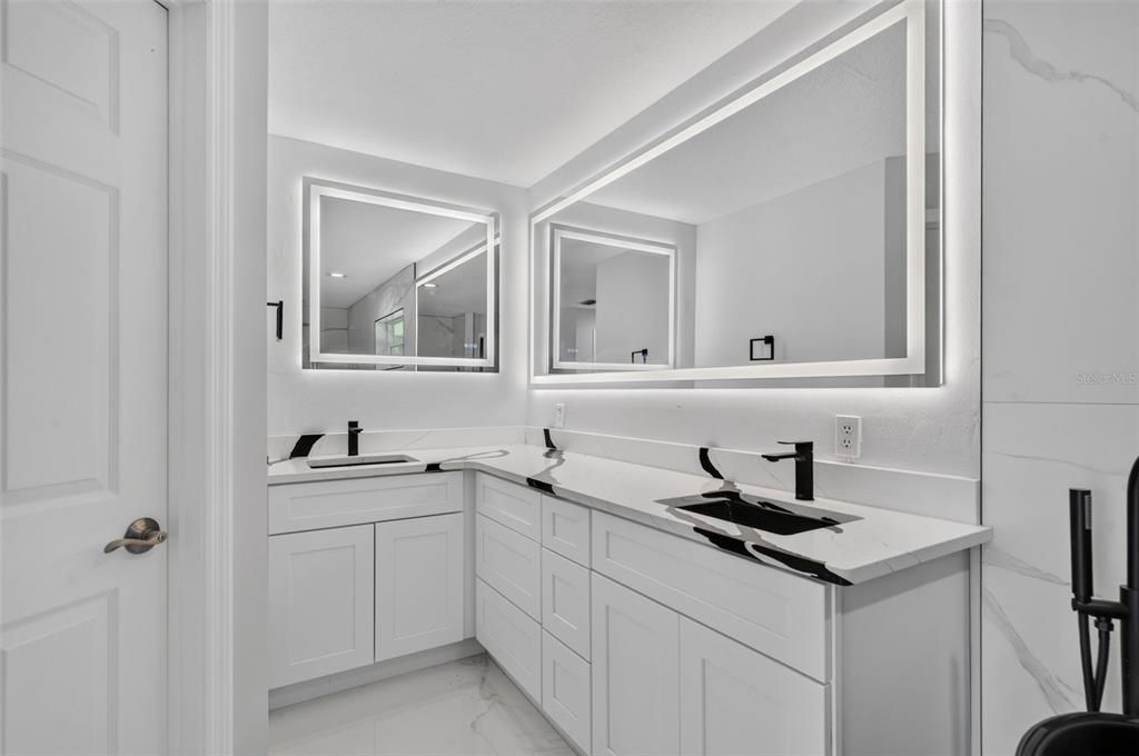 En Venta: $1,749,900 (4 camas, 2 baños, 2716 Pies cuadrados)