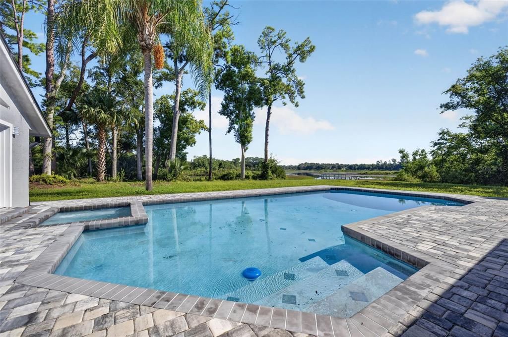 En Venta: $1,749,900 (4 camas, 2 baños, 2716 Pies cuadrados)