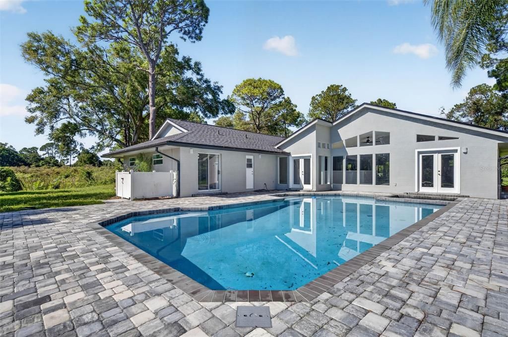 En Venta: $1,749,900 (4 camas, 2 baños, 2716 Pies cuadrados)
