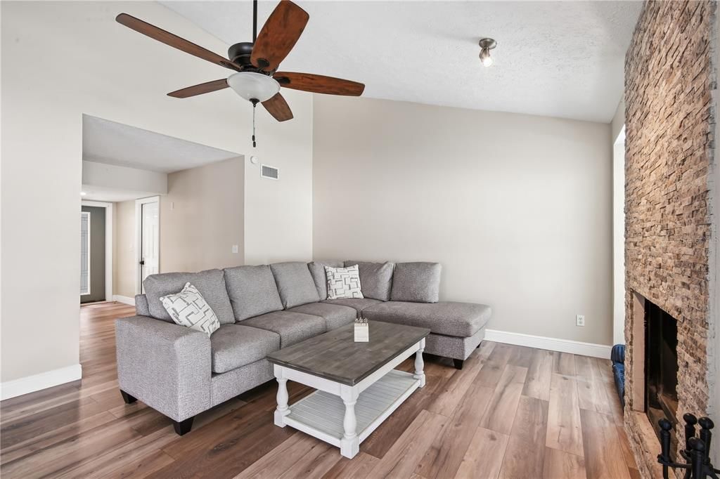 For Rent: $3,295 (3 beds, 2 baths, 1860 Square Feet)